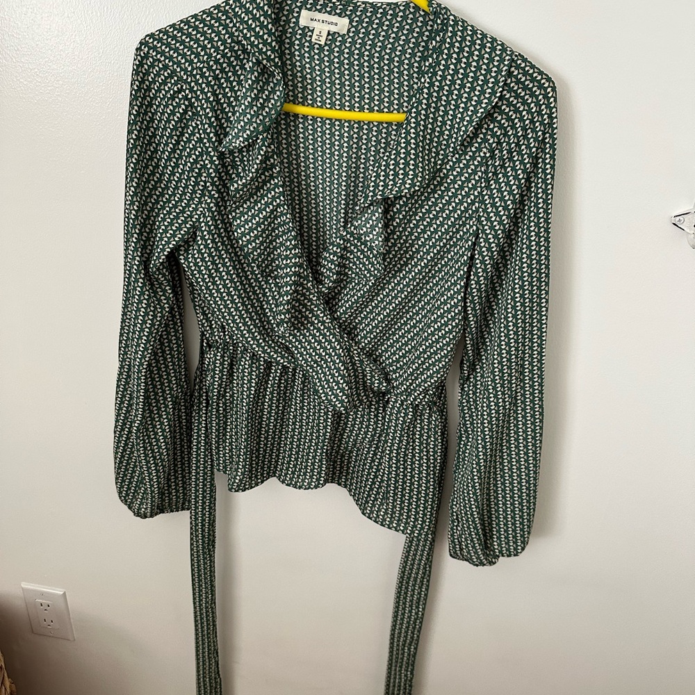 Max Studio Green and White Patterned Blouse